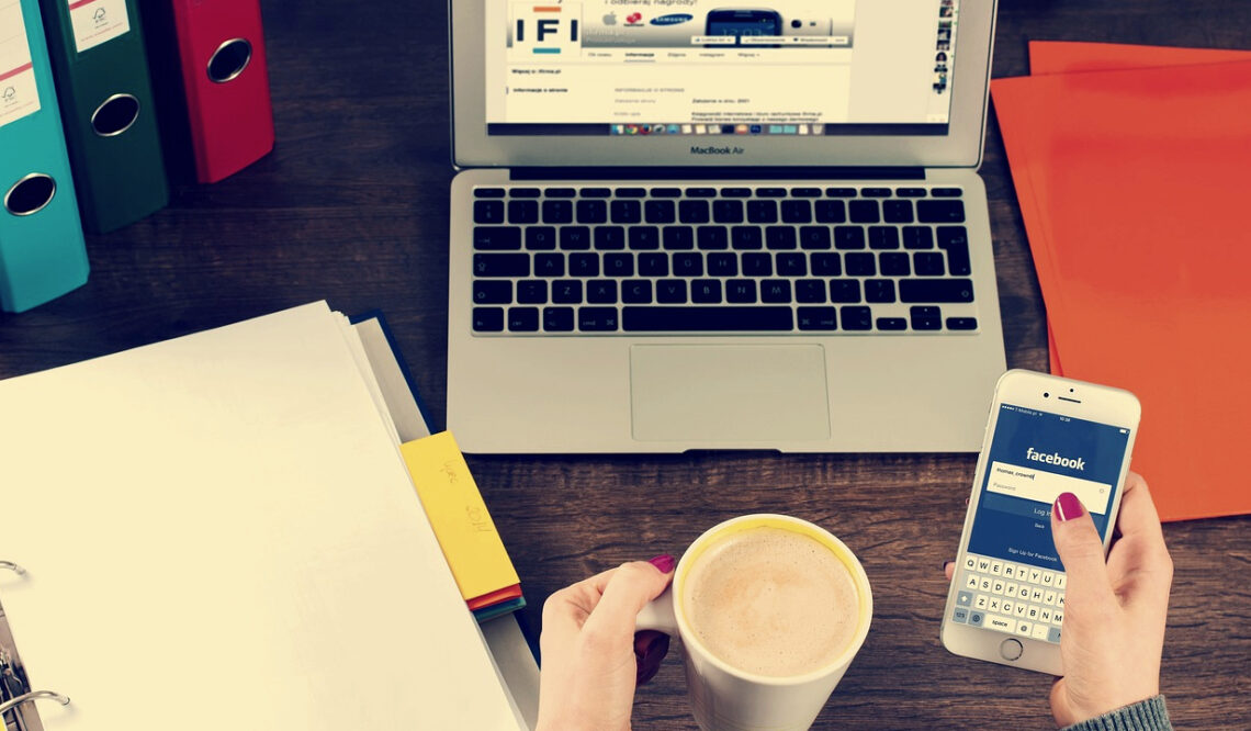 How to Find a Job Through Social Media